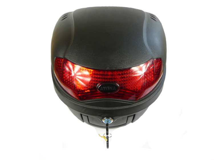 KUFER AWINA 42x40x30 NA MOTOCYKL SKUTER QUAD NA 1 KASK, Plastový kufor Awina 28L v balení s upínacou platňou, farba: čierna matná.